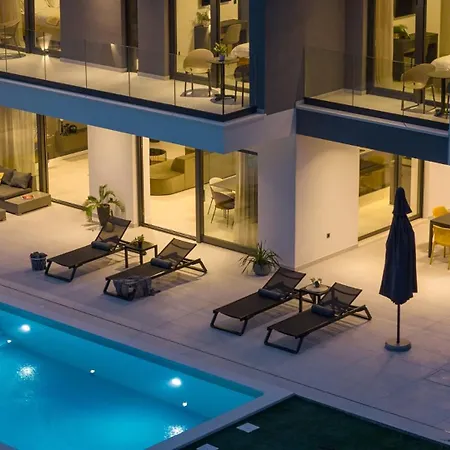 New Adventure With 3 En-suite Bedrooms, A Media Room, Private Pool, 7km From Omis *