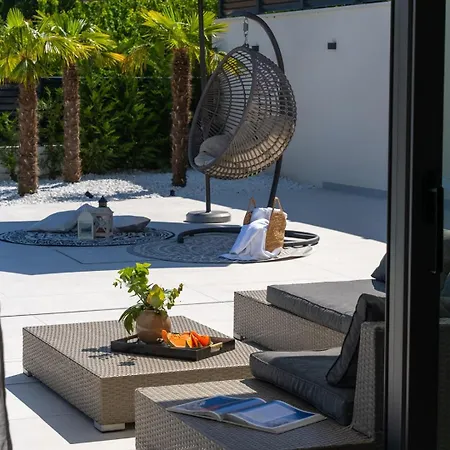 New Adventure With 3 En-suite Bedrooms, A Media Room, Private Pool, 7km From Omis *