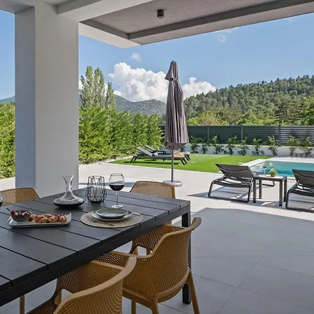 Vila New Adventure With 3 En-suite Bedrooms, A Media Room, Private Pool, 7km From Omis Gata