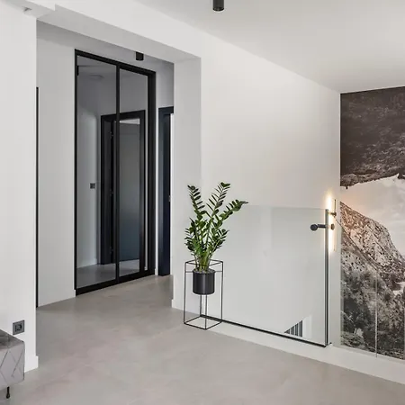 Villa New Adventure With 3 En-suite Bedrooms, A Media Room, Private Pool, 7km From Omis