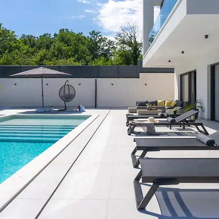 Villa New Adventure With 3 En-suite Bedrooms, A Media Room, Private Pool, 7km From Omis