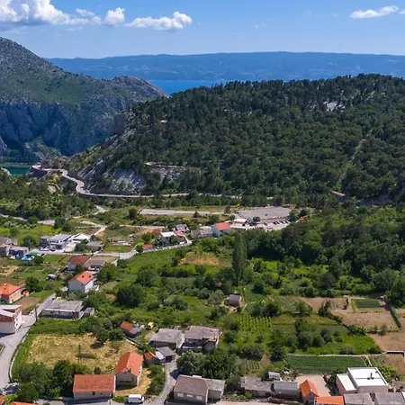 Villa New Adventure With 3 En-suite Bedrooms, A Media Room, Private Pool, 7km From Omis *