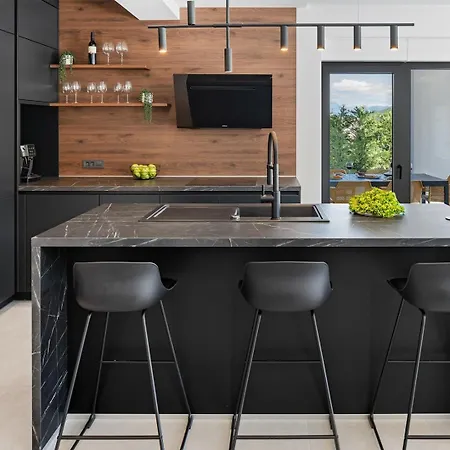 Adventure With 3 En-suite Bedrooms, A Media Room, Private Pool, 7km From Omis * Gata