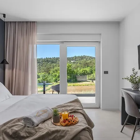 New Adventure With 3 En-suite Bedrooms, A Media Room, Private Pool, 7km From Omis Villa