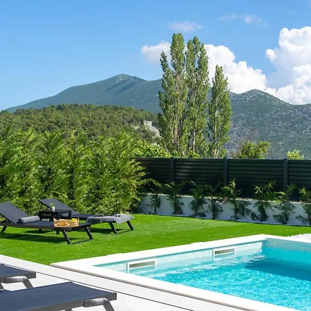 Villa New Adventure With 3 En-suite Bedrooms, A Media Room, Private Pool, 7km From Omis