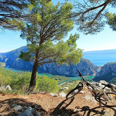 Villa New Adventure With 3 En-suite Bedrooms, A Media Room, Private Pool, 7km From Omis Gata