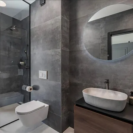 Adventure With 3 En-suite Bedrooms, A Media Room, Private Pool, 7km From Omis Villa Gata