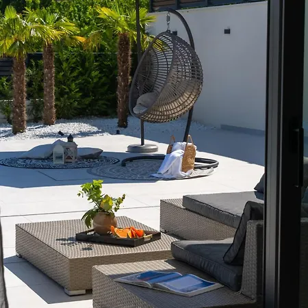 Adventure With 3 En-suite Bedrooms, A Media Room, Private Pool, 7km From Omis *