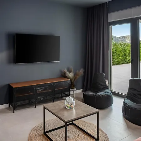 Villa New Adventure With 3 En-suite Bedrooms, A Media Room, Private Pool, 7km From Omis *