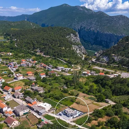New Adventure With 3 En-suite Bedrooms, A Media Room, Private Pool, 7km From Omis Villa