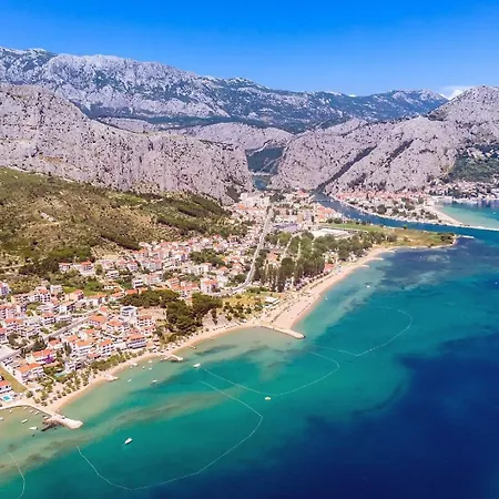 New Adventure With 3 En-suite Bedrooms, A Media Room, Private Pool, 7km From Omis