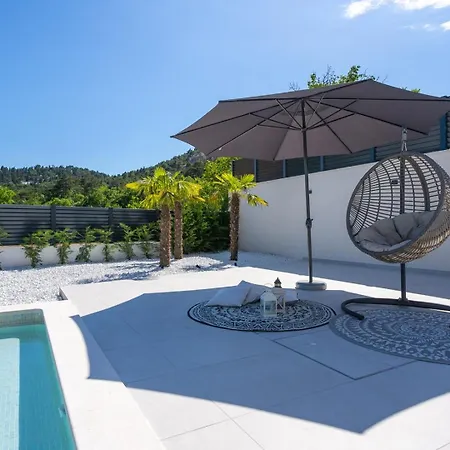 Villa New Adventure With 3 En-suite Bedrooms, A Media Room, Private Pool, 7km From Omis